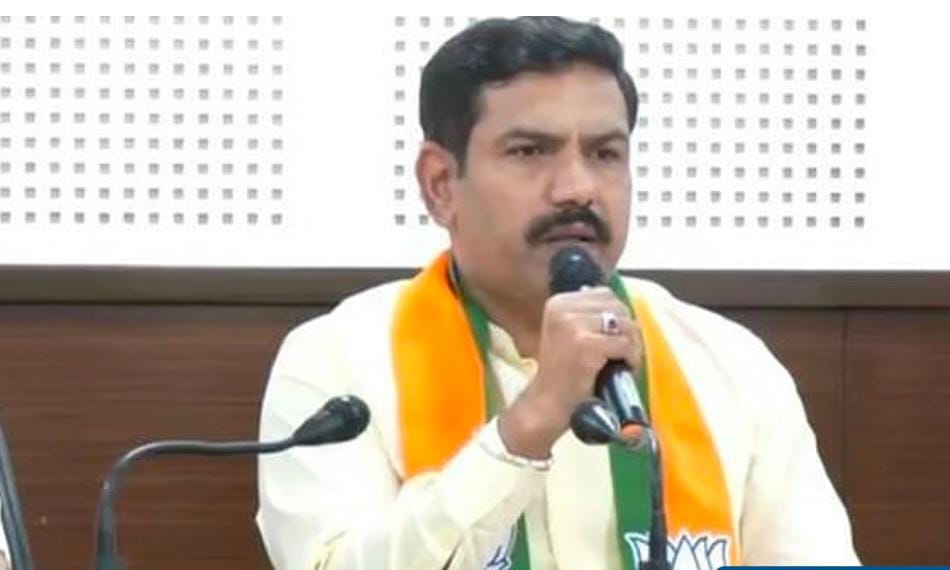 ಗುಂಡಿ ಅಗೆಯುವ ಹುಚ್ಚಾಟಕ್ಕೆ ಆಕ್ಷೇಪ; ಮುಸುಕುಧಾರಿ ವ್ಯಕ್ತಿಯ ತನಿಖೆ ನಡೆಸಿ- ವಿಜಯೇಂದ್ರ