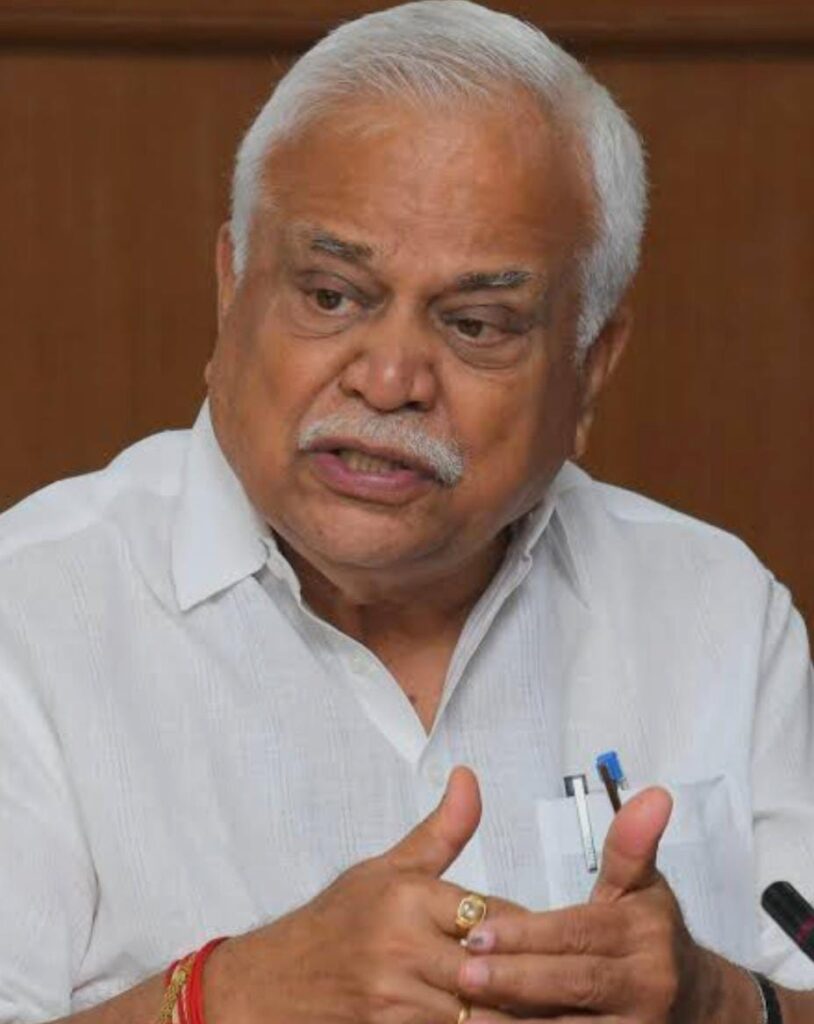 ಮಹಿಳಾ ಪತ್ರಕರ್ತೆ ಪ್ರಶ್ನೆಗೆ ಶಾಸಕ ಆರ್ ವಿ ದೇಶಪಾಂಡೆ ಉಡಾಫೆ ಉತ್ತರ; ವ್ಯಾಪಕ ಖಂಡನೆ