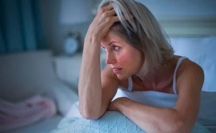 ಮಲಗಿರುವಾಗ ಈ ಚಿಹ್ನೆಗಳನ್ನು ಕಾಣಿಸಿಕೊಂಡರೆ ಈ ಕಾಯಿಲೆಗಳ ಸೂಚನೆಯಾಗಿದೆಯಂತೆ