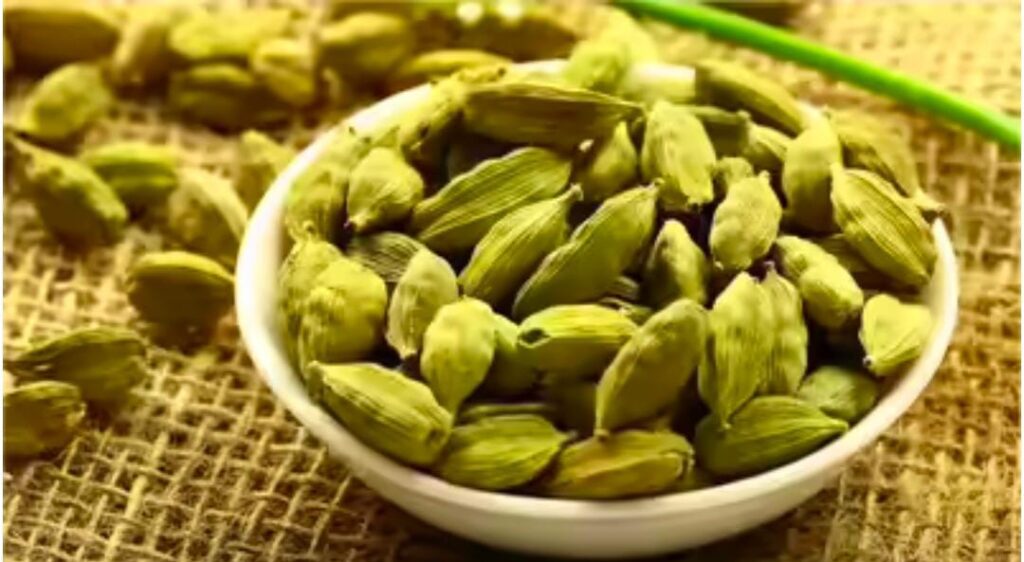 ಪ್ರತಿದಿನ ಏಲಕ್ಕಿ ಜಗಿಯೋದ್ರಿಂದ ಎಷ್ಟೆಲ್ಲಾ ಲಾಭವಿದೆ ನೋಡಿ