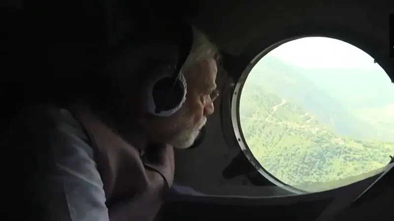 ಪ್ರವಾಹ ಪೀಡಿತ ಹಿಮಾಚಲ ಪ್ರದೇಶಕ್ಕೆ ಮೋದಿ ಭೇಟಿ – ವೈಮಾನಿಕ ಸಮೀಕ್ಷೆ, ಪರಿಸ್ಥಿತಿ ಅವಲೋಕನ