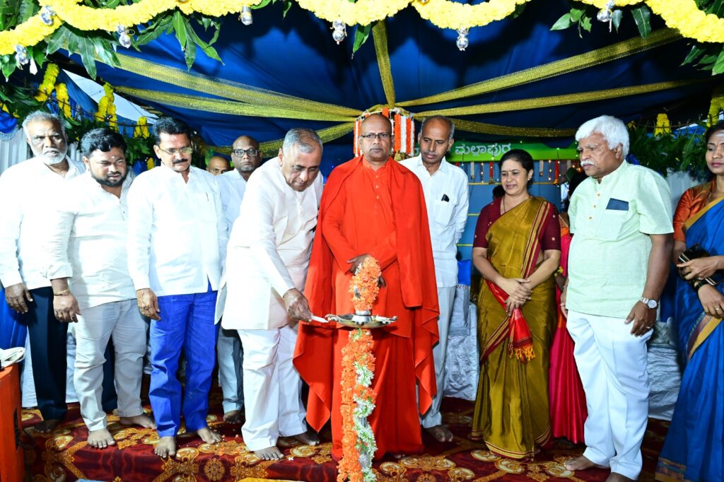 ದುಶ್ಚಟಗಳನ್ನು ತ್ಯಜಿಸಿ ಬದಲಾವಣೆ ಕಡೆ ಗಮನ ಹರಿಸಿದಾಗ ಮಾದಿಗ ಸಮುದಾಯದ ಅಭಿವೃದ್ಧಿ ಸಾಧ್ಯ – ಮಾಜಿ ಸಂಸದ ಎ.ನಾರಾಯಣಸ್ವಾಮಿ