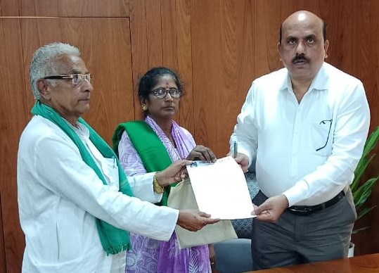 ಶಿಥಿಲಾವಸ್ಥೆ ಕಟ್ಟಡದಲ್ಲಿ ಮಕ್ಕಳ ವಿದ್ಯಾಭ್ಯಾಸ; ನೂತನ ಕಟ್ಟಡ ನಿರ್ಮಾಣ ಮಾಡಿಕೊಡುವಂತೆ ರೈತ ಮುಖಂಡ ಕೆ.ಪಿ.ಭೂತಯ್ಯ ಮನವಿ