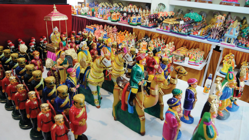 ಆರ್ಯವೈಶ್ಯ ಅಧಿಕಾರಿಗಳ ಹಾಗೂ ವೃತ್ತಿ ನಿರತರ ಸಂಘದಿಂದ ಬೊಂಬೆಗಳ ಪ್ರದರ್ಶನ ಸ್ಪರ್ಧೆ; ಸ್ಪರ್ಧೆಗಳಲ್ಲಿ ಗೆದ್ದವರಿಗೆ ಬಹುಮಾನ