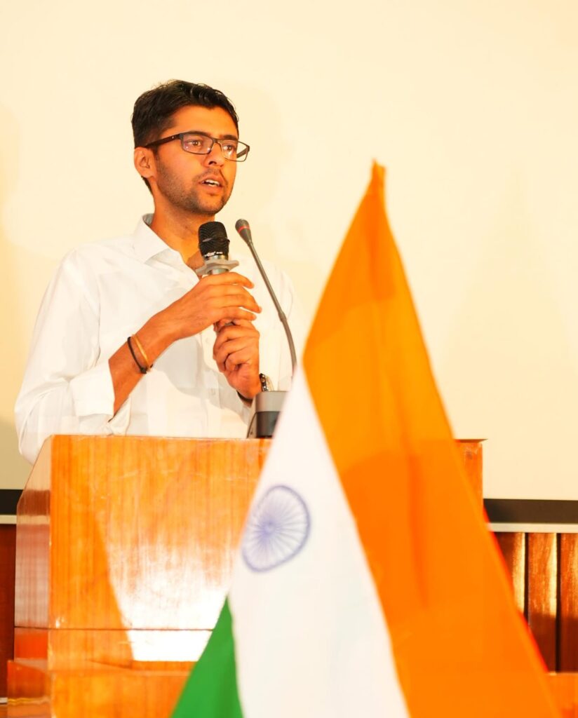 ಯುವಪೀಳಿಗೆ ಪ್ರಜಾಪ್ರಭುತ್ವದ ಮಹತ್ವ ಅರಿಯಬೇಕು- ಡಾ. ಎಸ್. ಆಕಾಶ್