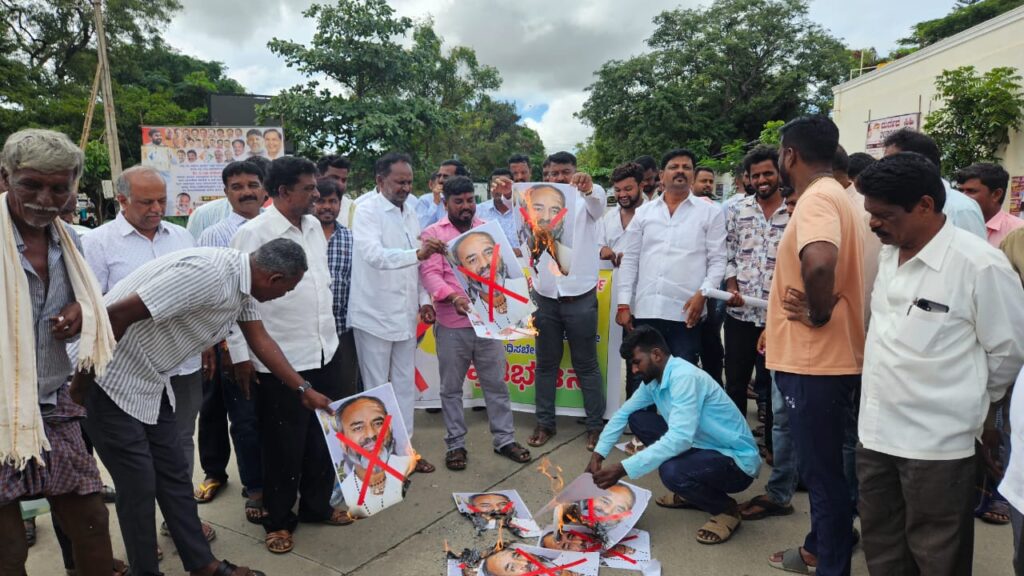 ಅವಾಚ್ಯ ಶಬ್ದಗಳಿಂದ ನಿಂದನೆ, ರಮೇಶ್ ಕತ್ತಿ ಮೇಲೆ ಅಟ್ರಾಸಿಟಿ ಕೇಸು ದಾಖಲಿಸಿ: ನಾಯಕ ಸಮಾಜ