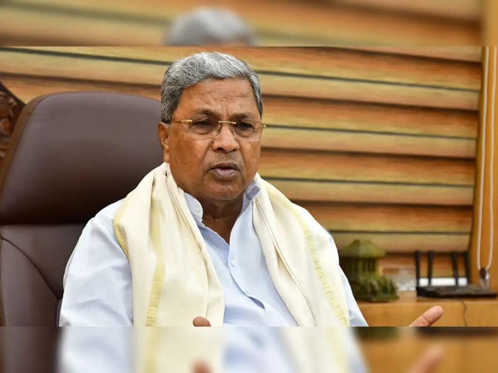 ಬೆಂಗಳೂರಿನಲ್ಲಿ ನವೀಕರಿಸಿದ ಕೆ.ಎ.ಎಸ್ ಅಧಿಕಾರಿಗಳ ಸಂಘದ ಕಟ್ಟಡವನ್ನು ಉದ್ಘಾಟಿಸುತ್ತಿರುವ ಮುಖ್ಯಮಂತ್ರಿ ಸಿದ್ದರಾಮಯ್ಯ ಮತ್ತು ಸಚಿವ ಕೃಷ್ಣಭೈರೇಗೌಡ.