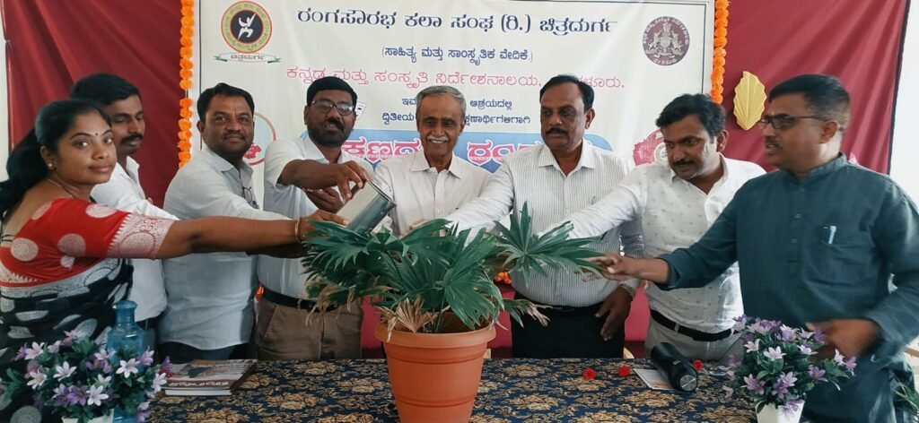 ಚಿತ್ರದುರ್ಗದ ರಾಘವೇಂದ್ರ ಶಿಕ್ಷಣ ವಿದ್ಯಾಲಯದಲ್ಲಿ ನಡೆದ ಶಿಕ್ಷಣದಲ್ಲಿ ರಂಗಕಲೆ ಕಾರ್ಯಾಗಾರದಲ್ಲಿ ಡಾ. ಜಿ.ಎನ್. ಮಲ್ಲಿಕಾರ್ಜುನಪ್ಪ ಮಾತನಾಡುತ್ತಿರುವುದು.