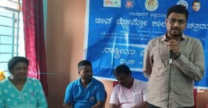 ಹಿರಿಯ ಪತ್ರಕರ್ತ ಗೌನಹಳ್ಳಿ ಗೋವಿಂದಪ್ಪ ದ್ವಾಮವ್ವನಹಳ್ಳಿಯ ಎನ್ಎಸ್ಎಸ್ ಶಿಬಿರದಲ್ಲಿ ವಿದ್ಯಾರ್ಥಿಗಳಿಗೆ ಉಪನ್ಯಾಸ ನೀಡುತ್ತಿರುವುದು.
