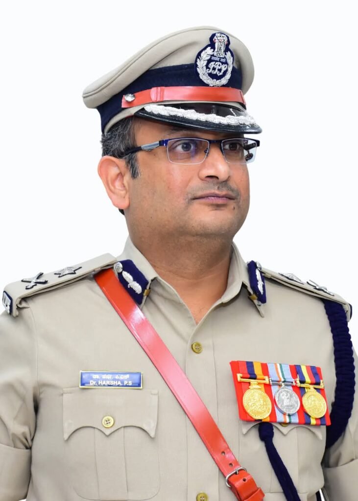 ಕುವೆಂಪು ವಿಶ್ವವಿದ್ಯಾನಿಲಯದಿಂದ ಪಿಎಚ್‌ಡಿ ಪದವಿ ಪಡೆದ ಐಜಿಪಿ ಹರ್ಷ ಪಿ.ಎಸ್ ಅವರ ಭಾವಚಿತ್ರ