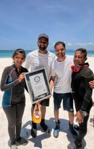 sharath-ashok-underwater-indian-flag-guinness-record
