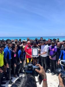 sharath-ashok-underwater-indian-flag-guinness-record